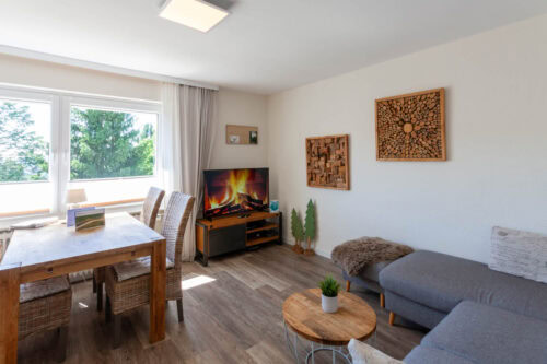 Wohn-/Essbereich mit Schlafsofa