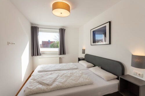 Schlafzimmer 8