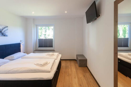 Schlafzimmer 1