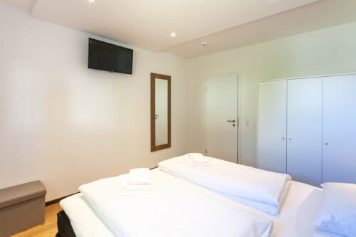 Schlafzimmer 1