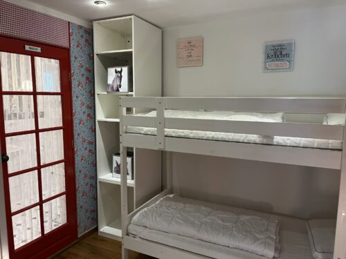 Schlafzimmer 4