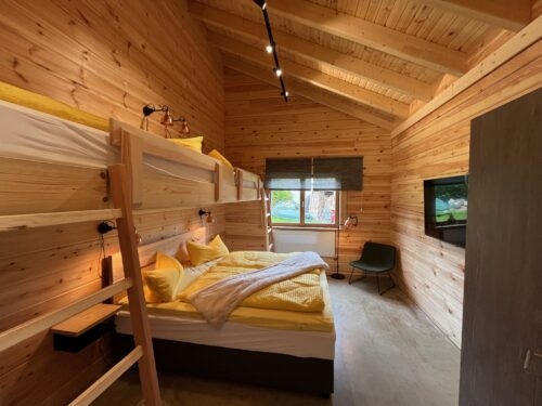 Schlafzimmer 1