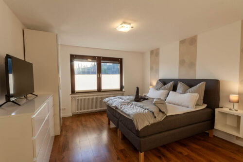 Schlafzimmer 1