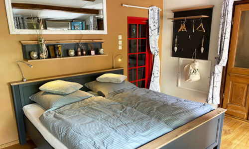 Schlafzimmer 1