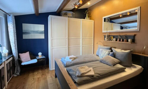 Schlafzimmer 1